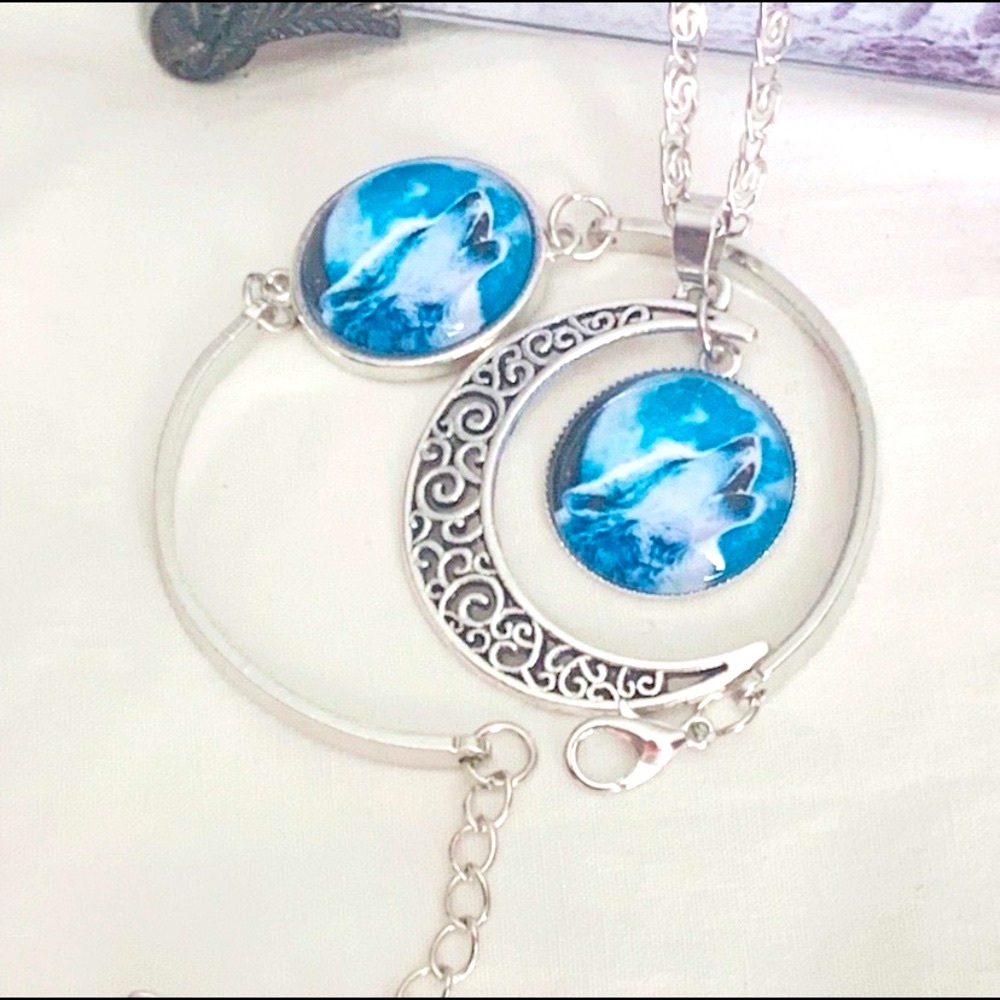 ♥️ 3/$30 ♥️ Timberwolve Moon Sky Silver Necklace and Bracelet